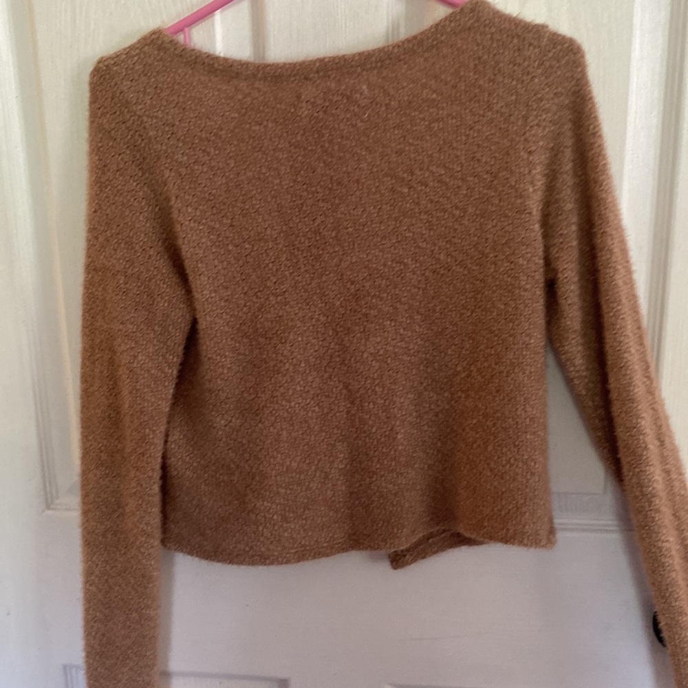 Sweater. Tie in front. Hollister. Size Medium - Picture 5 of 6